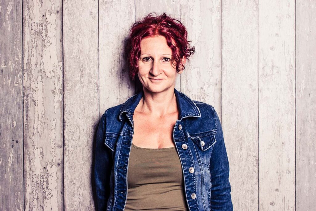 Hypnosecoach Doris Trabi in Jeansjacke
